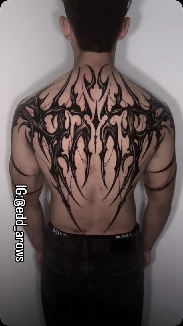 Neotribal en espalda