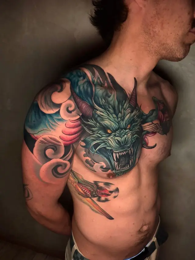 Dragón en pecho