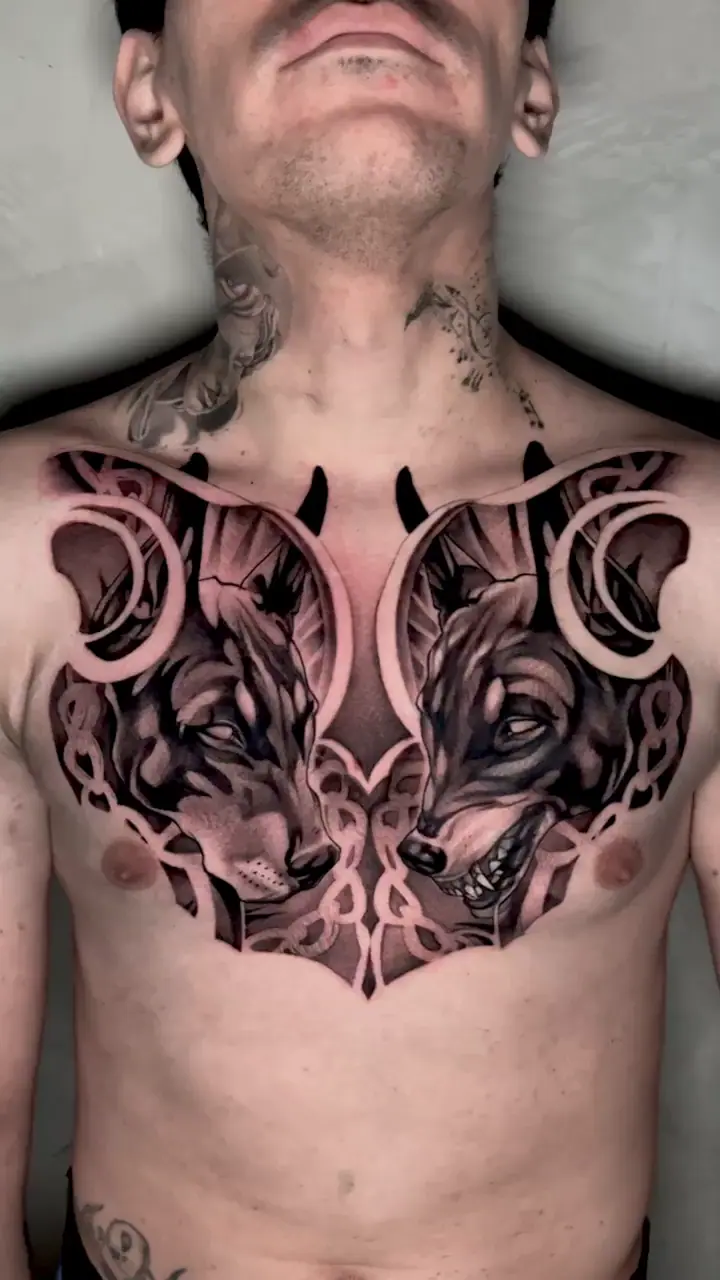 Lobos en pecho